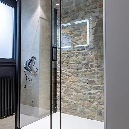 Aux Caprices De Leah Trooz