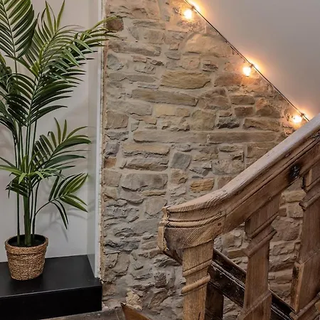 Aux Caprices De Leah